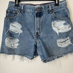 Levi’s Distressed Relaxed Tapered 550 MIDI Denim Women Shorts